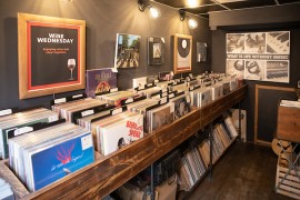 Internal Winyl - The Vinyl Deb