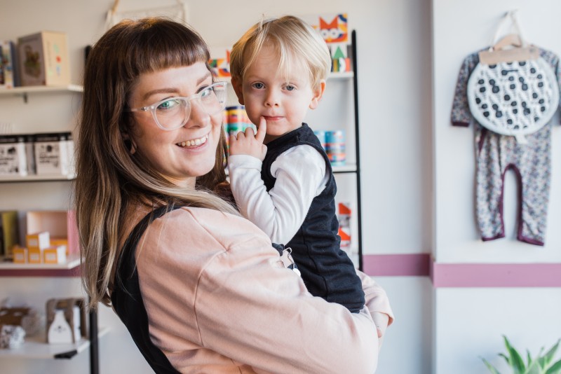 Shop Owner, Hellen